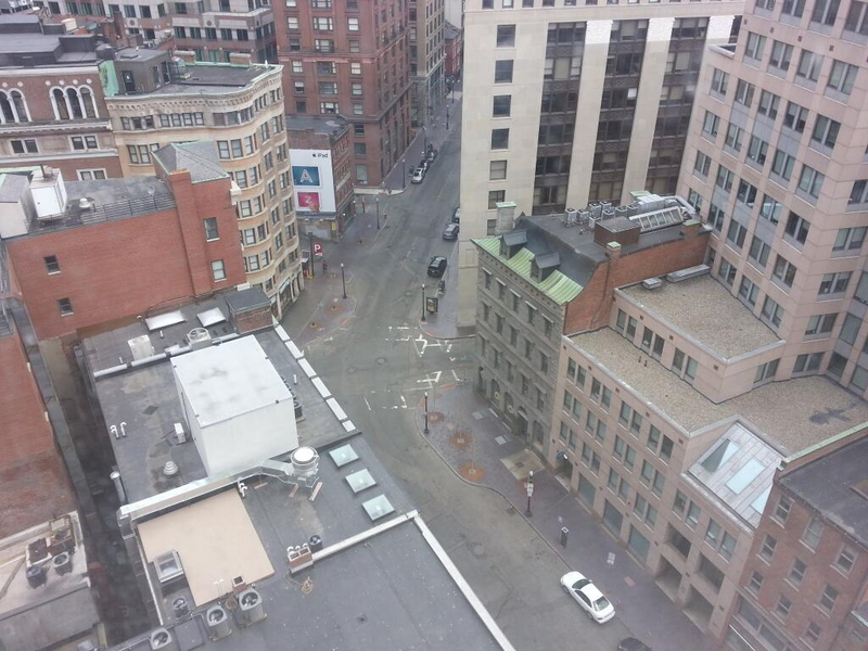 Illustration for article titled Eerie Photos Of Boston On Lockdown